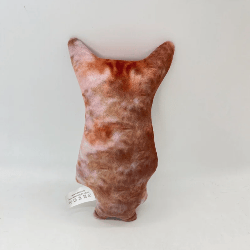 El gato chat en peluche