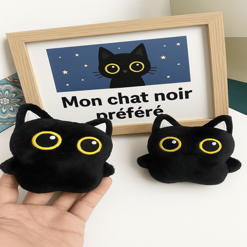 Petit chat noir en peluche