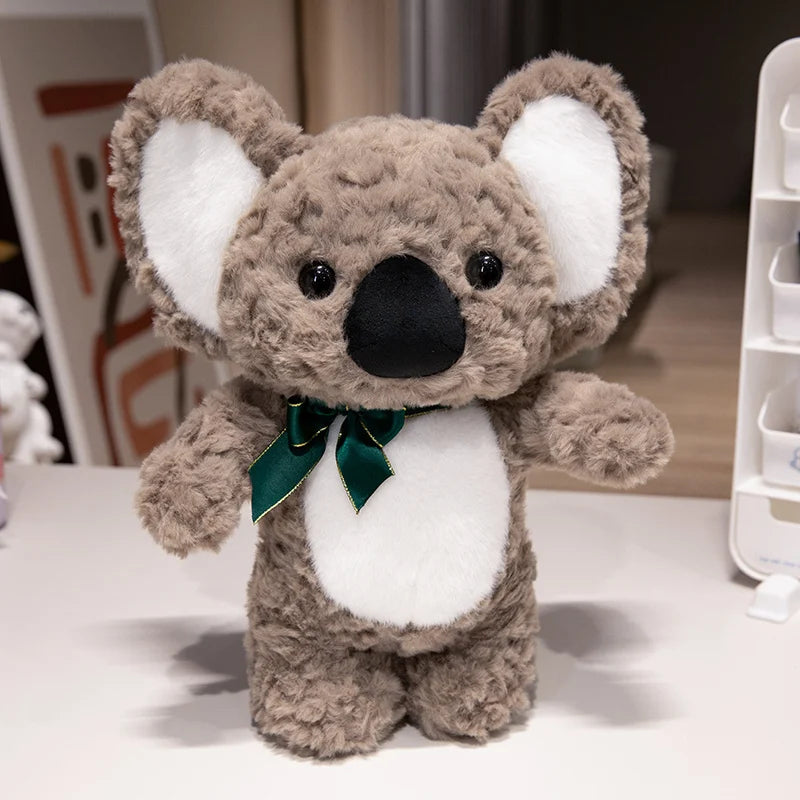 Peluche koala marron super douce debout sur une table