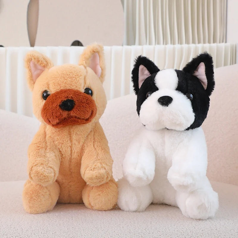 Deux peluches chiens Bouledogue Français sur canape