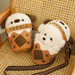 Deux sacs peluches chiens Cookie sur fauteuil