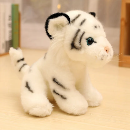 Peluche bébé tigre blanc assis sur une table