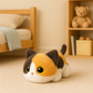 Peluche chat mignon calico dans une chambre d'enfant