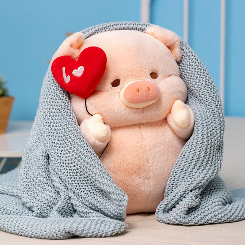 Peluche cochon amoureux caché sur une couverture