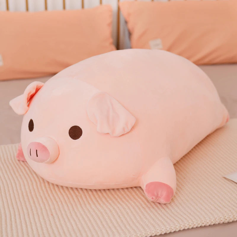 Peluche cochon en coussin intéréssé