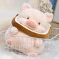 Peluche cochon toast dans un panier 
