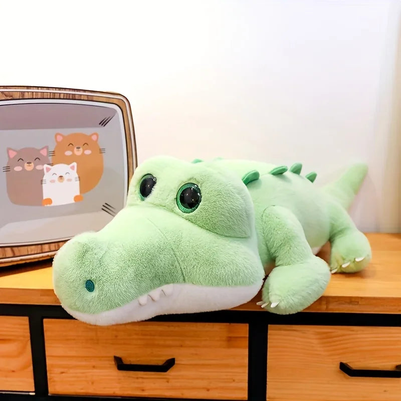 Peluche crocodile kawaii sur un meuble