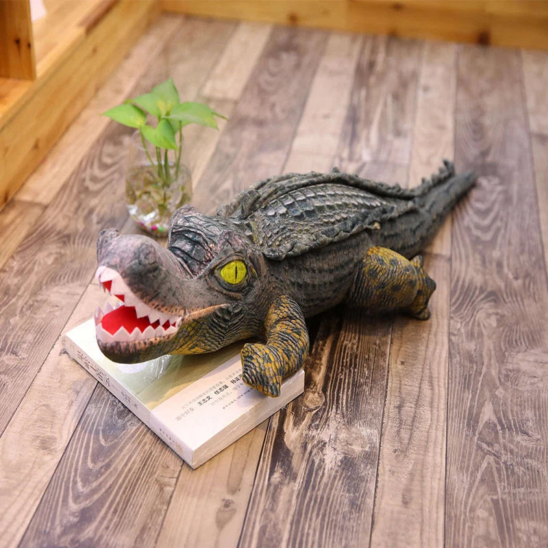 Peluche crocodile préhistorique sur un parquet 