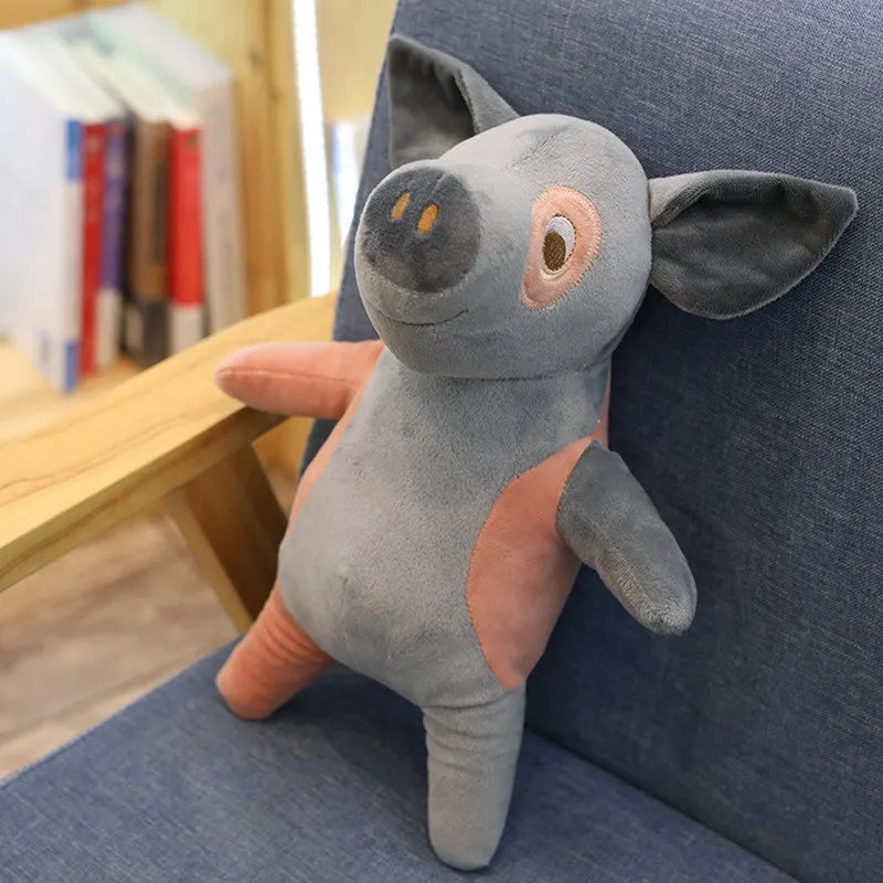 Peluche des petits cochons gris sur un fauteuil