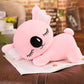 Peluche koala rose endormi sur un livre