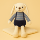 Peluche lapin en salopette