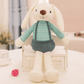 Peluche lapin en salopette