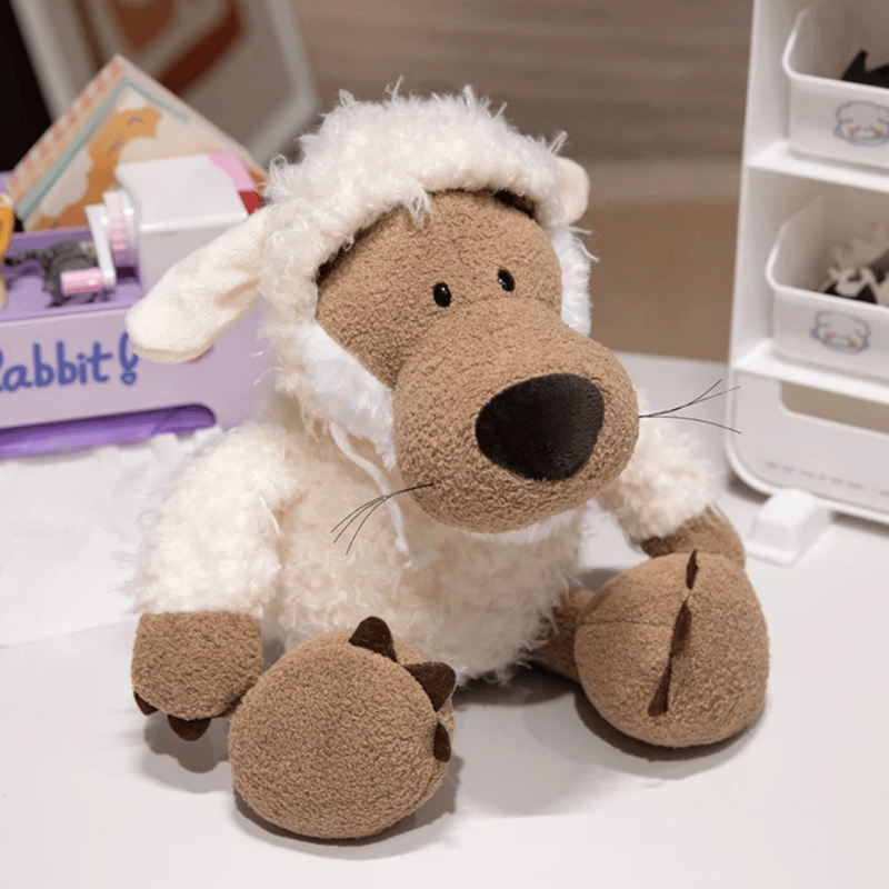Peluche loup super douce avec sa capuche sur bureau