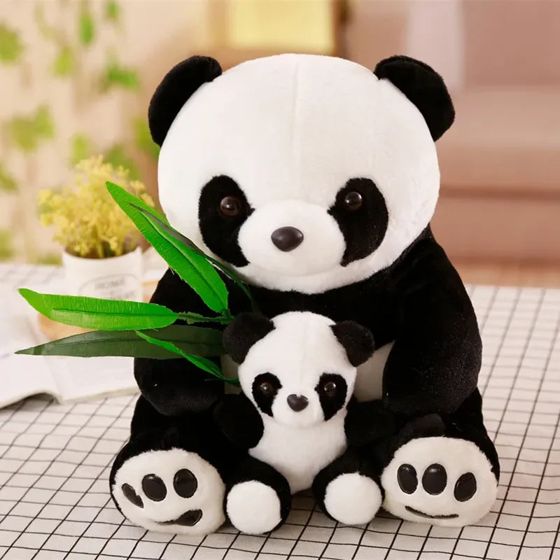 Peluche panda mère et fils sur un drap 