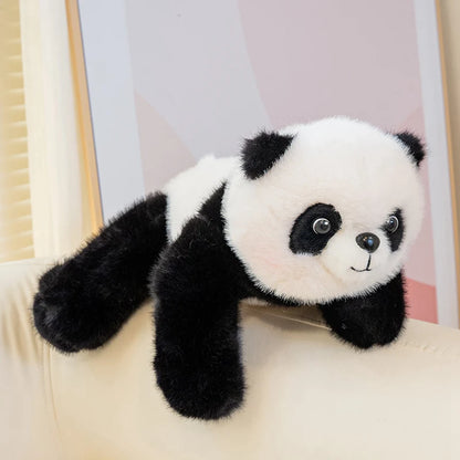 Peluche panda super douce sur canape