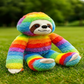 Peluche paresseux arc-en-ciel sur une pelouse