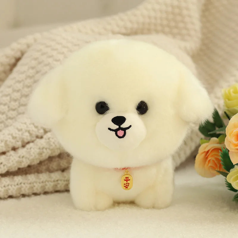 Peluche petit chien bichon frise sur tapis 