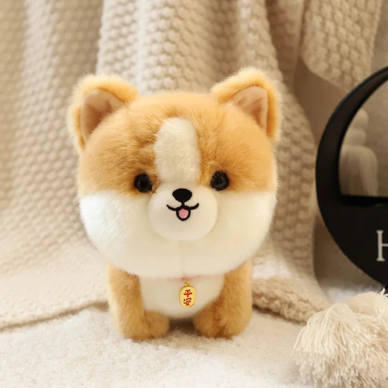 Peluche petit chien corgi sur tapis 