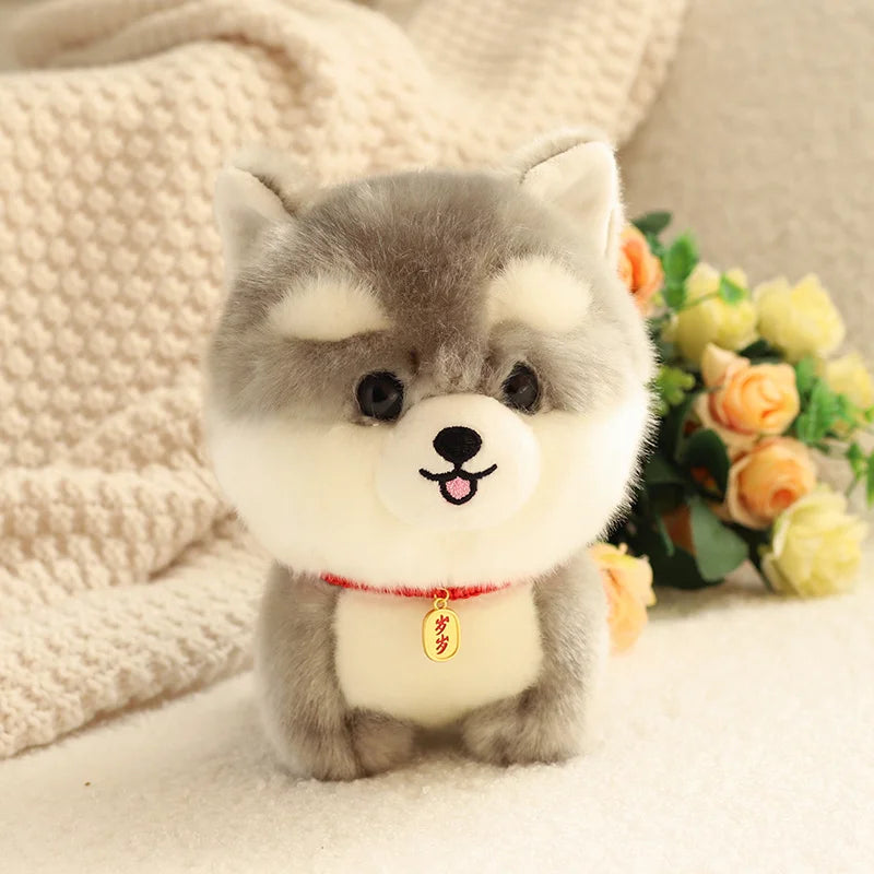 Peluche petit chien husky sur tapis 