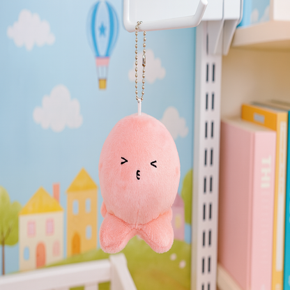 Peluche pieuvre mignonne suspendu par son accroche