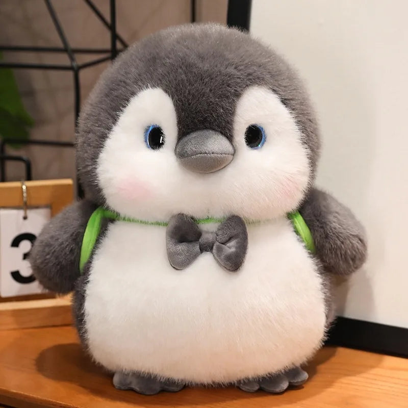 Peluche pingouin avec un sac à dos