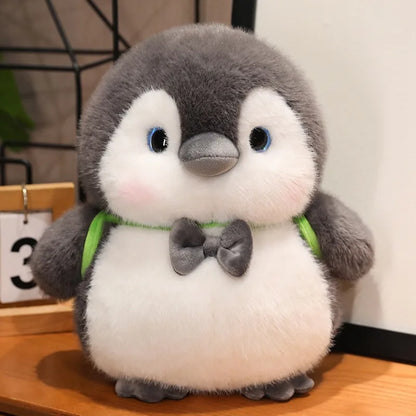 Peluche pingouin avec un sac à dos