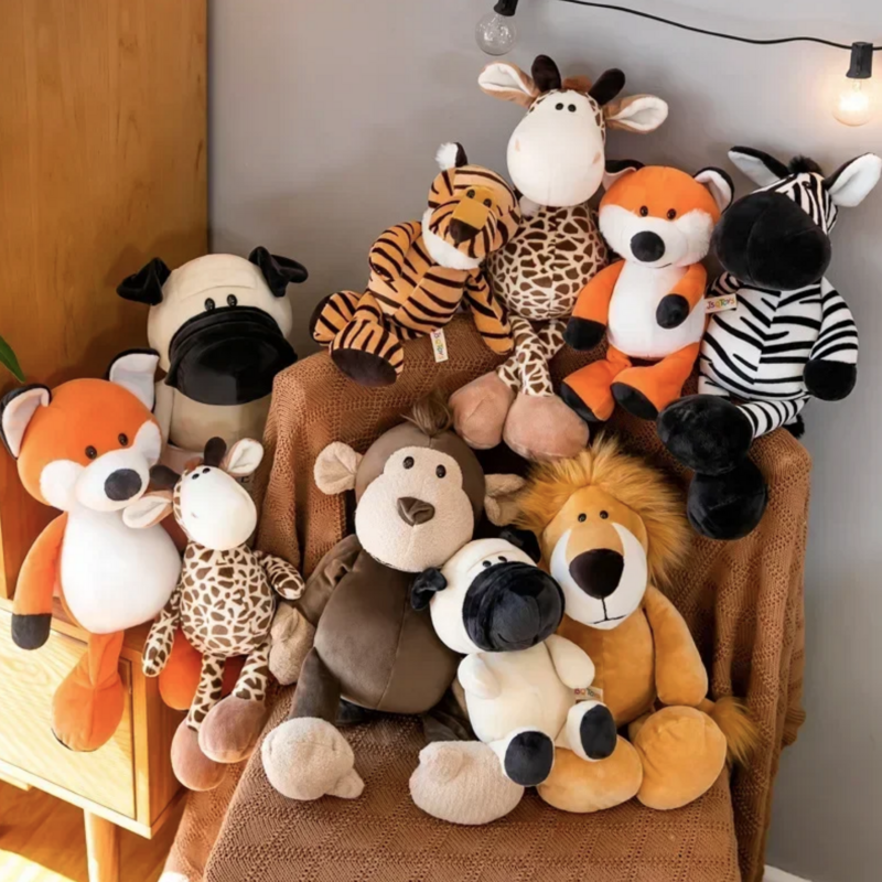 Peluche renard moelleuse dans un zoo de peluche