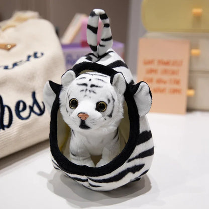 Peluche tigre blanc dans sa maison