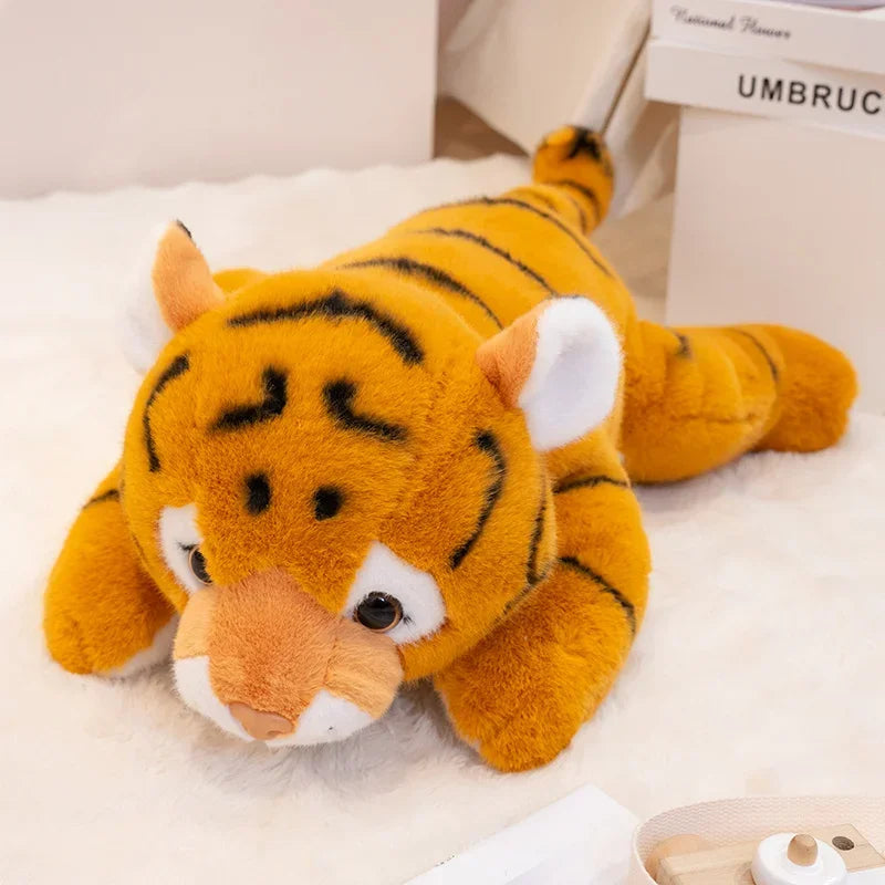 Peluche tigre orange mignon sur un tapis